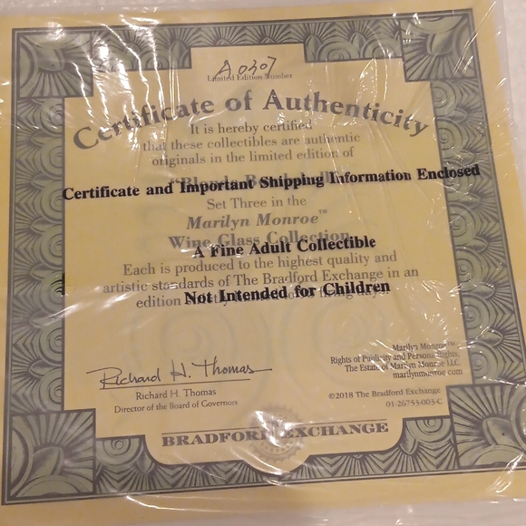 Bradford Exchange, Marilyn Monroe Collectors set of 2 wine glasses, NWT - Picture 4 of 5